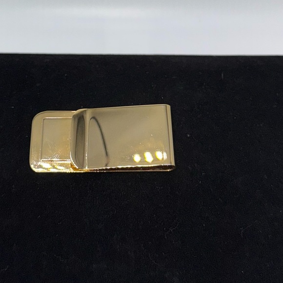 Vintage Gold Tone Money Clip Ducks Etched Wildlife Hunting Mallard Scene - Picture 2 of 2